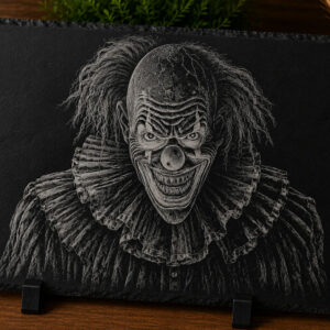 Ardoise gravée – Clown terrifiant